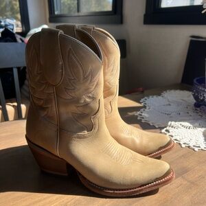 Idyllwind Light Brown Western Heeled Boots